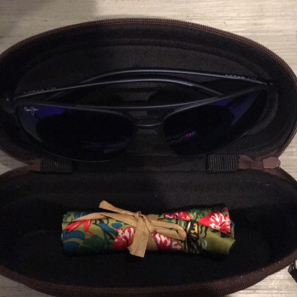 Maui Jim Sunglasses - Picture 4 of 4